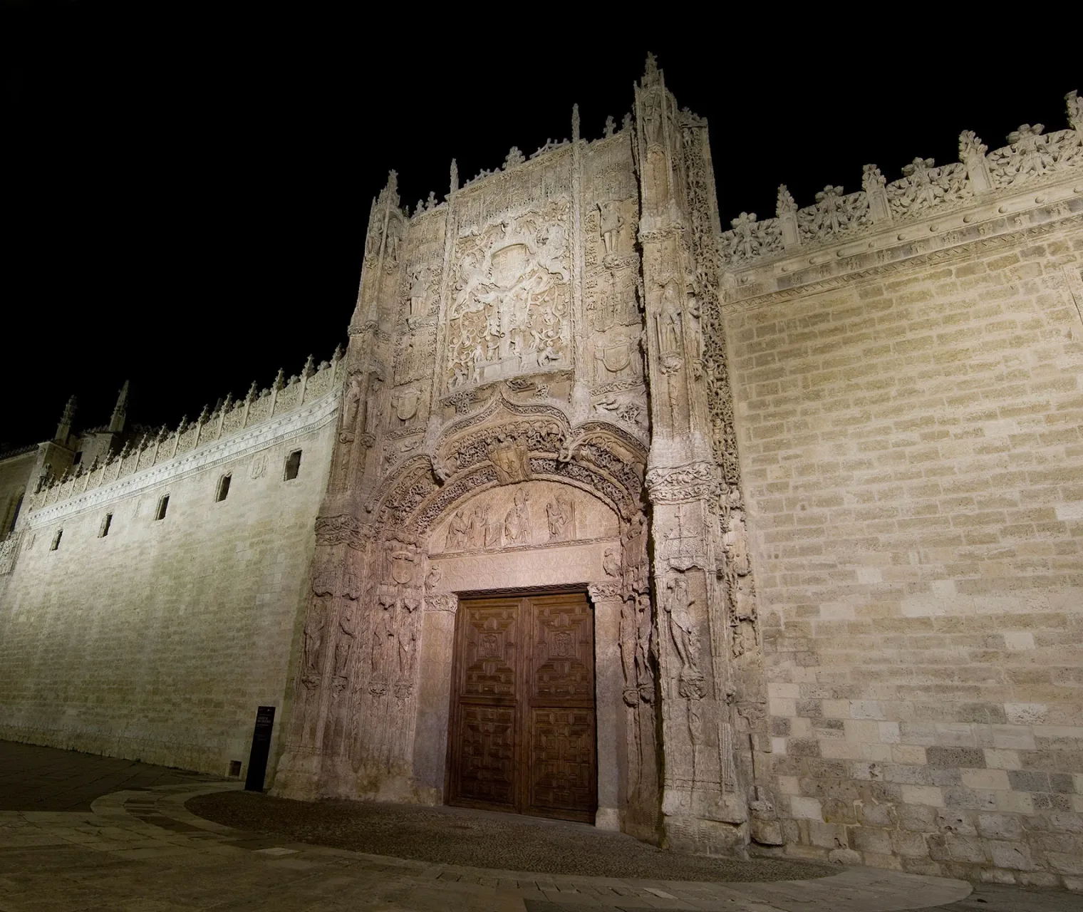 Portada y muros laterales Colegio San Gregorio