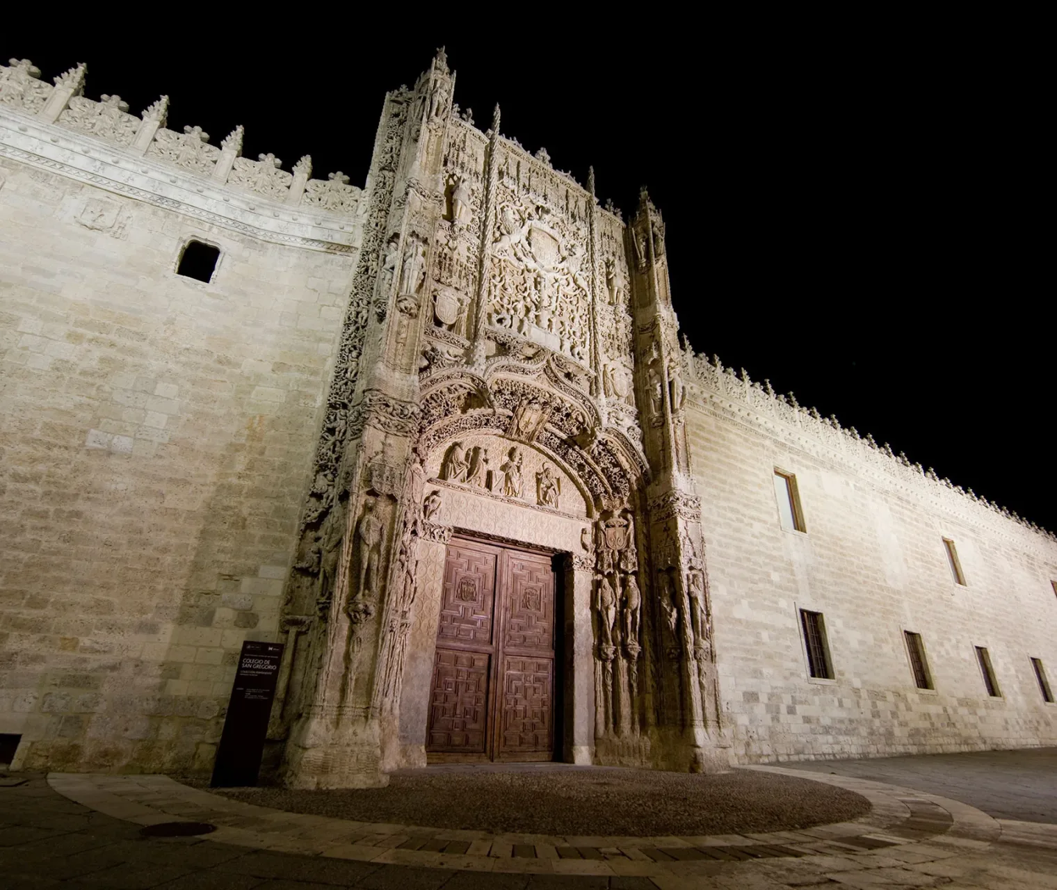 Portada y muros laterales Colegio San Gregorio